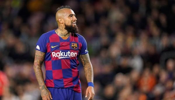 Gelandang Barcelona Arturo Vidal mengekspresikan kekecewaannya saat imbang 2-2 kontra Atletico Madrid pada jornada ke-33 La Liga di Camp Nou, Rabu (1/7/2020) dini hari WIB. (Foto: Barcelona)