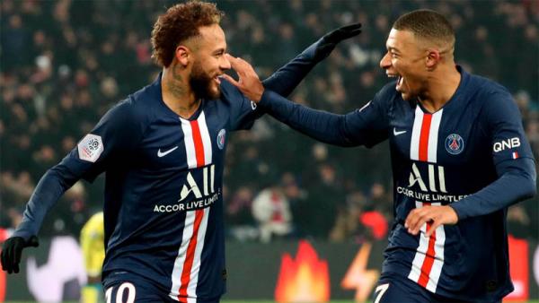 Neymar Mbappe Duo Neymar Jr dan Kyllian Mbappe jadi tumpuan Paris Saint-Germain. (Foto: Daily Mail)