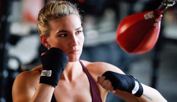 Petinju wanita asal Amerika Serikat (AS) Mikaela Mayer (Foto: Twitter @MikaelaMayer1)