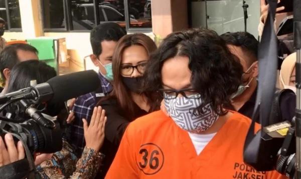 Dwi Sasono RSKO Dwi Sasono sempat ditangkap karena narkoba.