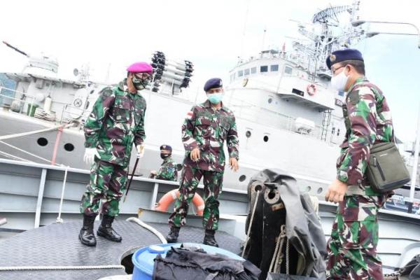 Danlantamal Sidak Kapal AL Karakelang di dermaga