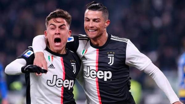 Dybala Ronaldo Dua Juventus Paulo Dybala (kiri) dan Cristiano Ronaldo saat merayakan gol dalam suatu pertandingan musim ini. (Foto: futballnews)