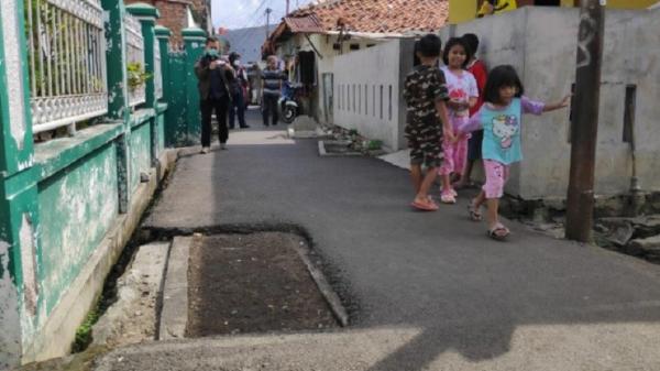 Makam di lintasan jalan umum Pisangan Lama, Pulogadung, Jakarta Timur (Jaktim) diketahui sudah ada sejak 1940. (Foto: Antara/ Dok. Kelurahan Pisangan Timur).