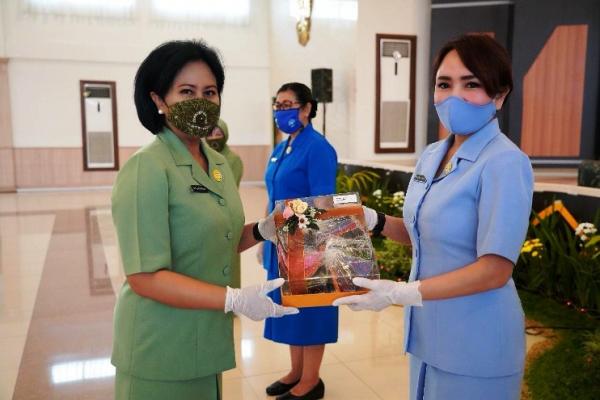 Pembagian Masker batik di Kodam XIII Merdeka