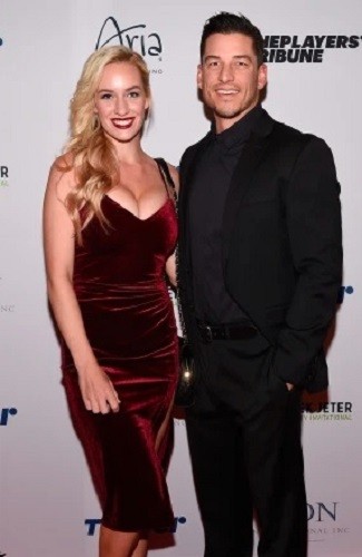 Paige Husband Paige Spiranac (kiri) bersama suaminya, Steven Tinoco. (Foto: Instagram @_paige.renee)