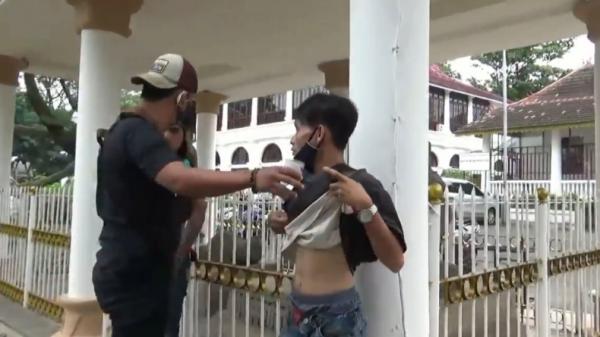 Tiga preman asal Palembang saat diciduk razia (Firdaus/iNews)