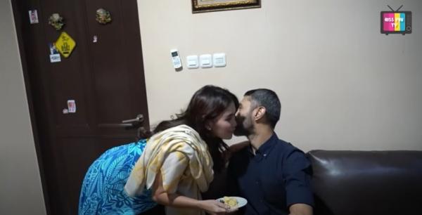 Ratusan kardus berisi alat pelindung diri (APD) bantuan dari Pusat untuk Pemprov Sumut. (Foto: ANTARA/Nur Aprilliana Br Sitorus)