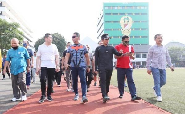 Executive Chairman MNC Group Hary Tanoesoedibjo (HT)  dan KSAD Jenderal Andhika Perkasa (Riezky Maulana)