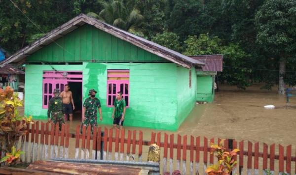 Kodim 1308 Luwuk Banggai bantu evakuasi warga kena banjir