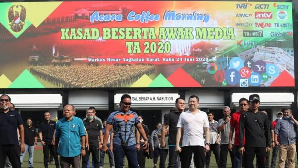 KSAD Jenderal Andhika Perkasa dan perwakilan Media Massa (Foto: Aziz Indra/Sindonews)