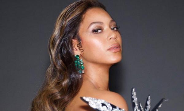 Artis punya pulau pribadi. (foto: Instagram)