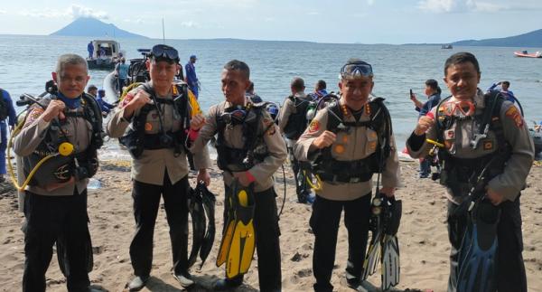 Pangkat Kombes dilantik dibawah laut