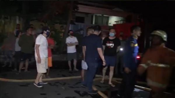 Kebakaran terjadi di perumahan elite Kebon Jeruk Intercon, Kembangan, Jakarta Barat, Sabtu (5/7/2020) dini hari.