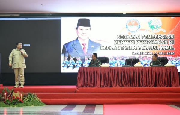 Menhan Prabowo Subianto saat memberikan pengarahan kepada taruna dan taruni Akmil Magelang, Jawa Tengah, Jumat (3/7/2020). (Foto: Ist)