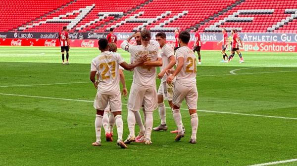 Para pemain Real Madrid merayakan gol mereka ke gawang Athletic Bilbao pada jornada ke-34 La Liga di San Mames, Minggu (5/7/2020) malam WIB. (Foto: Twitter @realmadrid)