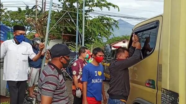 Sopir Ditemukan Tewas dalam Truk di Pasuruan Pintu Sopir Ditemukan Tewas dalam Truk di Pasuruan Pintu