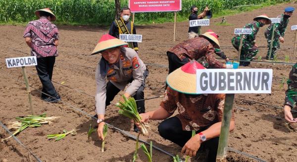 Gubernur dan Forkopimda bercocok tanam untuk ketahanan pangan dalam pandemi Covid-19