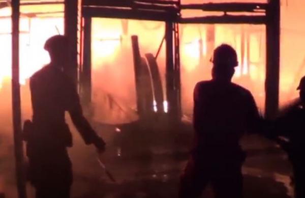 Detik-Detik Ratusan Kios Pasar Inpres Lhokseumawe Ludes Terbakar