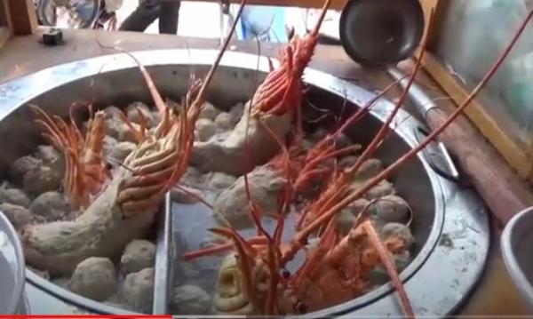 Bakso lobster di Bekasi viral di media sosial. (Foto Ist).