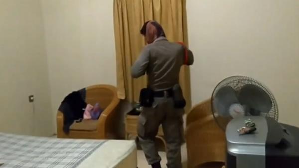 Satpol PP raiza hotel (Budi Sunandar/iNews)