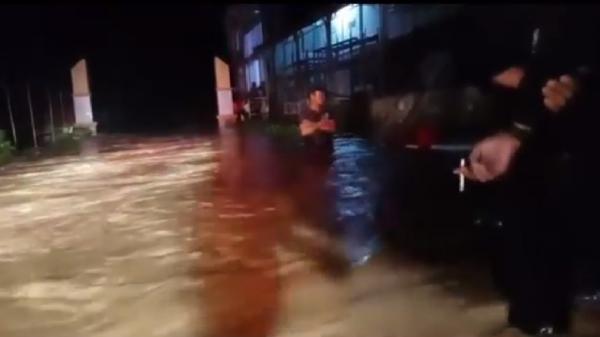 Banjir bandang di Masamba Luwu. (Foto: iNews).