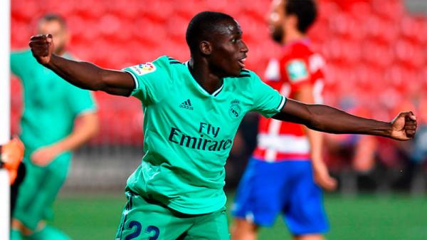 Ferland Mendy Real Madrid Bek kiri Real Madrid Ferland Mendy merayakan golnya ke gawang Granada pada jornada ke-36 di Estadio Nuevo Los Carmenes, Selasa (14/7/2020) dini hari WIB. (Foto: Twitter @RealMadrid)