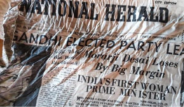 Koran India National Herald tahun 1966 ditemukan setelah Gletser Bossons di Gunung Mont Blanc mencair (foto: CNN)