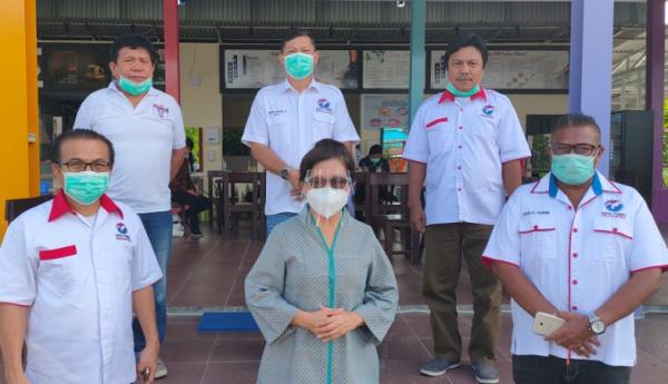 Foto bersama dengan Calon Walikota Manado Foto bersama dengan Calon Walikota Manado yang didukung 11 DPC Partai Perindo Kota Manado