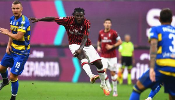 Gelandang AC Milan, Franck Kessie (Foto: Sports Yahoo)