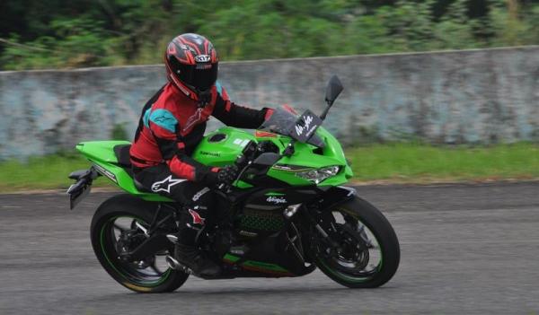 16 Kawasaki Ninja
