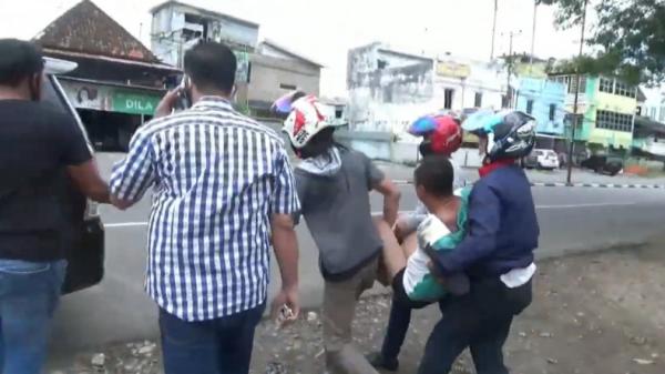 Pelaku Jimi yang menyimpan air keras di motor (Firdaus/iNews)
