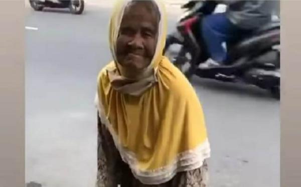Viral Nenek Dipaksa Anak  Jualan  Salak Keliling di Yogyakarta 