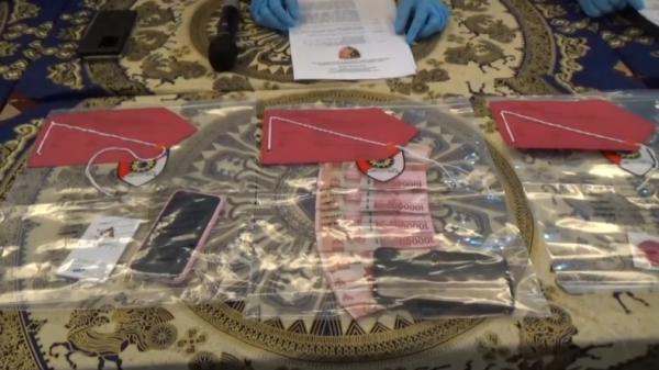 Barang bukti prostitusi online di Padang (Budi Sunandar/iNews)