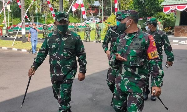 Danrem 131 Santiago Tiba di Kodim 1309 Manado Danrem 131 Santiago Tiba di Kodim 1309 Manado