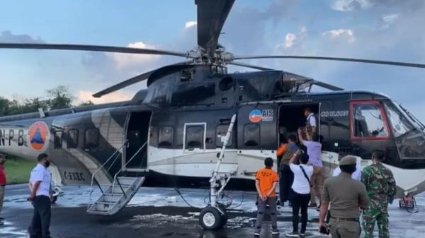 Salah satu helikopter yang disiagakan Pemprov Sumsel untuk tangani karhutla (Bambang Irawan/iNews)