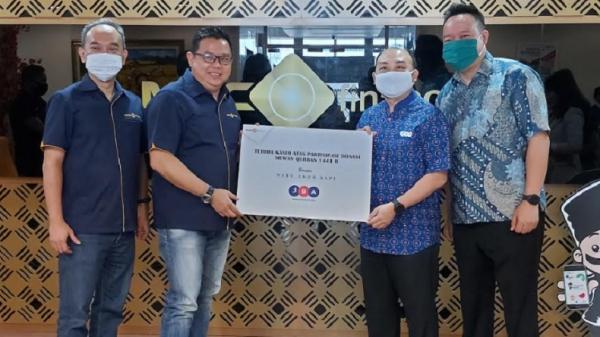 MNC Finance menyerahkan hewan kurban secara simbolis kepada MNC Peduli untuk disalurkan kepada masyarakat, di Gedung MNC Finance, Kebon Sirih, Jakarta Pusat, Kamis (30/7/2020). (Foto: iNews.id/ Felldy Utama).