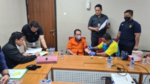 Djoko Tjandra saat dites kesehatan di Bareskrim Polri. (Foto: Istimewa).