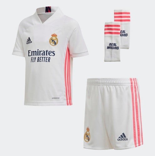 Suasana di Lapangan Merdeka, Pasangkayu, Sulbar, usai salat Idul Adha, Jumat (31/7/2020). (Foto: iNews/Yunus Suparlin)