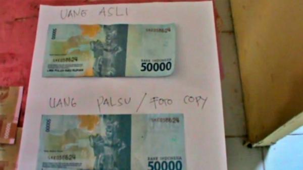 Ilustrasi uang palsu (Widori Agustino/iNews)