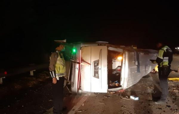 Kecelakaan maut di Tol Cipali yang menewaskan 8 orang dan 15 orang luka. Senin (10/8/2020) (Foto Ist).