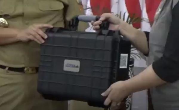 Alat PCR Portable milik Pemprov Jabar sebesar koper untuk tes swab. (Foto iNews/Beben HVA).