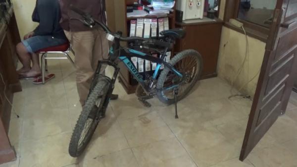 sepeda Sepeda yang dicuri Teguh (Budi Sunandar/iNews)