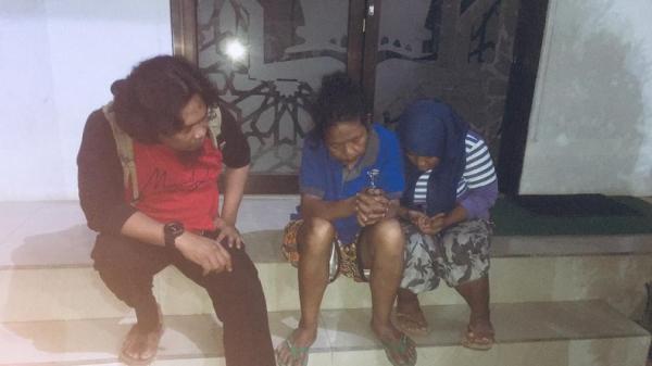Polisi mengamankan ibu dan anak pembunuh bayi di Makassar. (Foto: iNews/M Nur Bone).