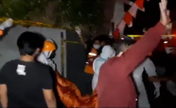 Sekeluarga tewas sukoharjo Sekeluarga terdiri atas empat orang di Desa Duwet, Kecamatan Baki, Kabupaten Sukoharjo, Jawa Tengah tewas diduga dibunuh perampok, Jumat (21/8/2020). (iNews.id/Septyantoro)