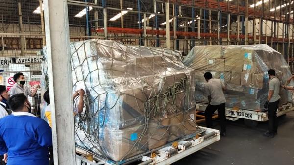 Bantuan satu juta masker dari Presiden Jokowi2 Bantuan satu juta masker dari Presiden Jokowi kepada masyarakat Aceh tiba di Sultan Iskandar Muda International Airport, Aceh, Senin (24/8/2020) sore. (Foto: Istimewa)