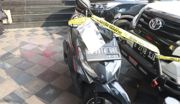 Motor dengan plat nomor palsu yang digunakan untuk membunuh bos di Kelapa Gading (Foto: Istimewa)