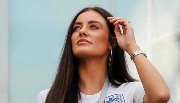 Harry Maguire Ditangkap Polisi, si Cantik Fern Hawkins Beri Pembelaan