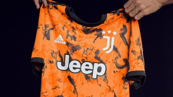 jersey juventus Jersey ketiga Juventus musim 2020/2021 yang diluncurkan Rabu (26/8/2020). (Foto: Adidas).