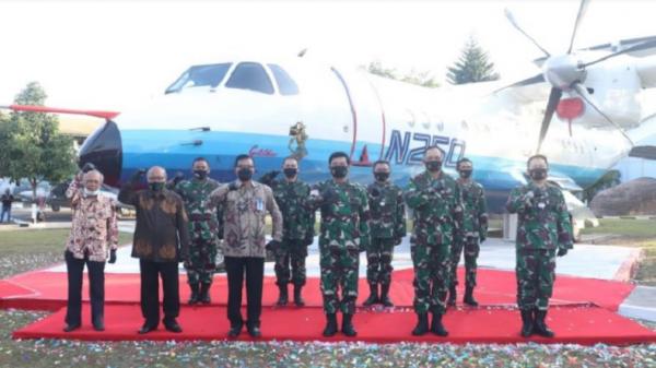 Peresmian monumen pesawat N250. (Foto: Puspen TNI).
