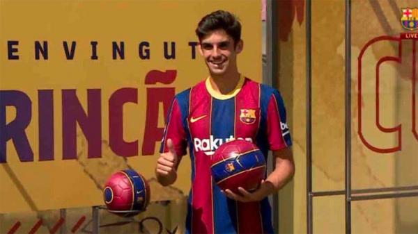 Francisco Trincao resmi diperkenalkan sebagai pemain baru Barcelona, Rabu (26/8/2020) malam WIB. (Foto: Barcelona Noticias)